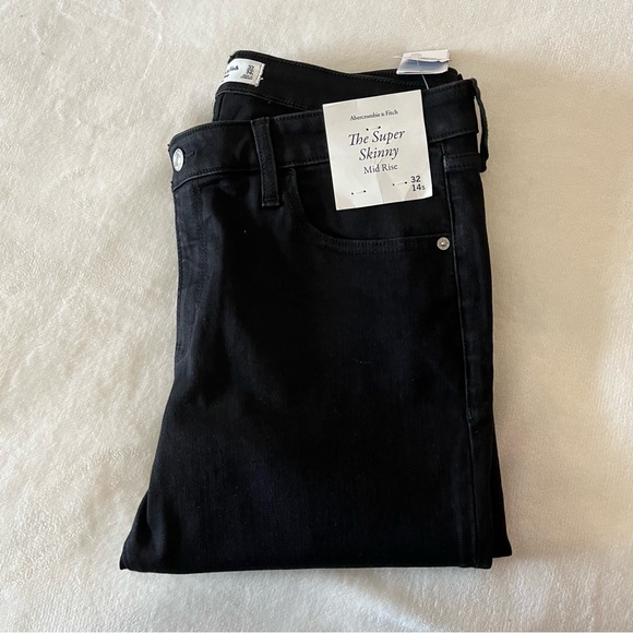 Abercrombie in Finch Mid Rise Super Skinny Jeans - Picture 7 of 12
